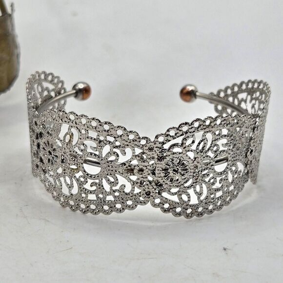 "5/$25" Ornate Lace Filigree Silvertone Cuff Bracelet Sz Average To Large - Picture 1 of 8
